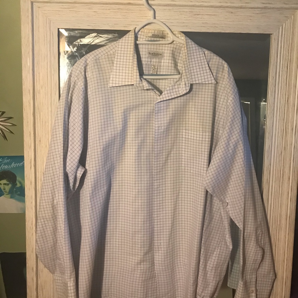 brand new Van Heusen button up dress shirt
